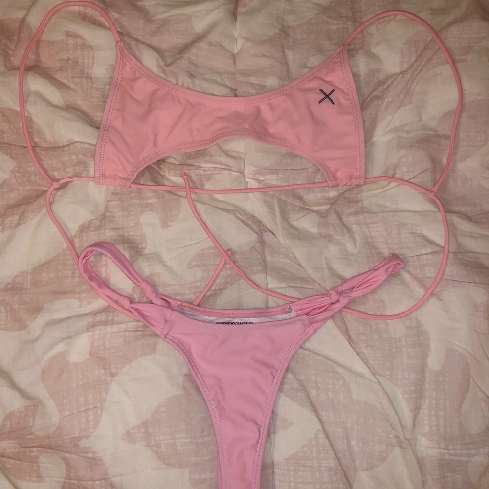 Boutine La split top and twist bottoms